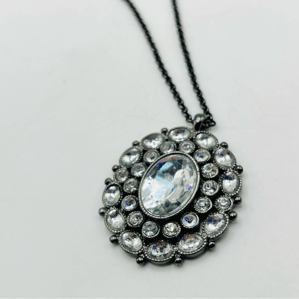 Vintage Trifari Signed Clear Tear Drop Crystal Glass Necklace 20” - Picture 2 of 6